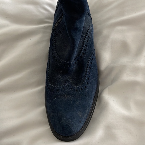 Navy suede boots with « lace » cut detail. Size 10 bought in Paris - Picture 7 of 8